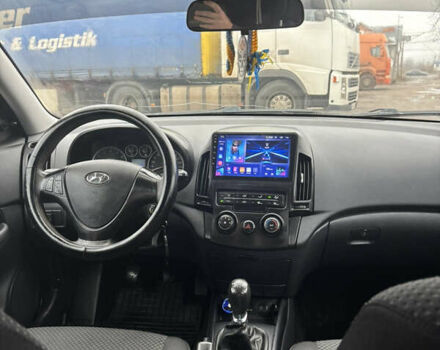 Серый Хендай i30, объемом двигателя 1.4 л и пробегом 300 тыс. км за 6200 $, фото 6 на Automoto.ua