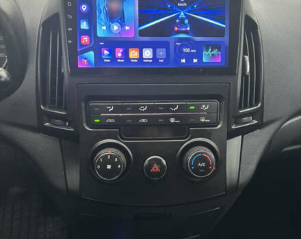 Серый Хендай i30, объемом двигателя 1.4 л и пробегом 300 тыс. км за 6200 $, фото 12 на Automoto.ua