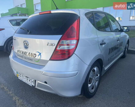 Серый Хендай i30, объемом двигателя 1.4 л и пробегом 295 тыс. км за 5800 $, фото 3 на Automoto.ua