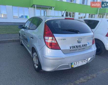 Серый Хендай i30, объемом двигателя 1.4 л и пробегом 295 тыс. км за 5800 $, фото 2 на Automoto.ua