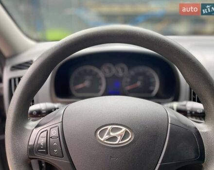Сірий Хендай i30, об'ємом двигуна 1.4 л та пробігом 176 тис. км за 7000 $, фото 13 на Automoto.ua