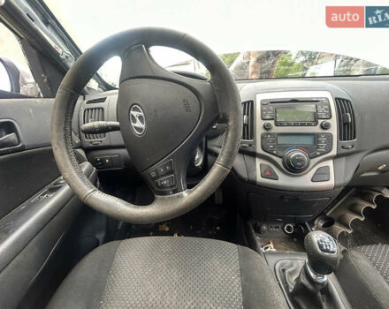 Серый Хендай i30, объемом двигателя 1.4 л и пробегом 190 тыс. км за 2700 $, фото 6 на Automoto.ua
