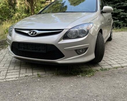 Хендай i30 2011 в Днепре (Днепропетровске) на Automoto.ua Серый Хендай i30, объемом двигателя 1.4 л и пробегом 128 тыс. км за 7000 $, фото 2 на Automoto.ua