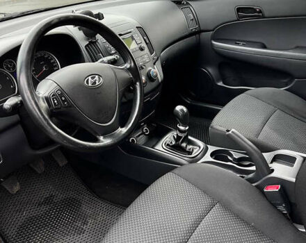 Серый Хендай i30, объемом двигателя 1.58 л и пробегом 284 тыс. км за 6200 $, фото 6 на Automoto.ua