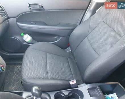 Сірий Хендай i30, об'ємом двигуна 1.4 л та пробігом 191 тис. км за 5200 $, фото 11 на Automoto.ua