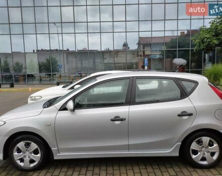 Серый Хендай i30, объемом двигателя 1.4 л и пробегом 175 тыс. км за 6000 $, фото 4 на Automoto.ua