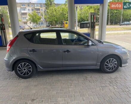 Серый Хендай i30, объемом двигателя 1.4 л и пробегом 136 тыс. км за 7200 $, фото 4 на Automoto.ua