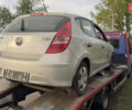 Серый Хендай i30, объемом двигателя 1.4 л и пробегом 200 тыс. км за 2000 $, фото 1 на Automoto.ua
