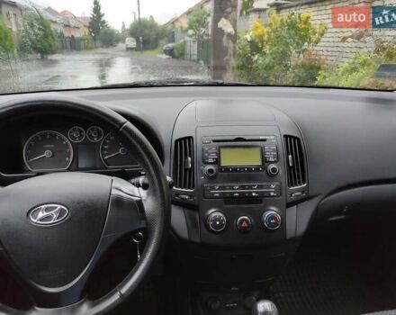 Серый Хендай i30, объемом двигателя 1.4 л и пробегом 175 тыс. км за 6000 $, фото 10 на Automoto.ua