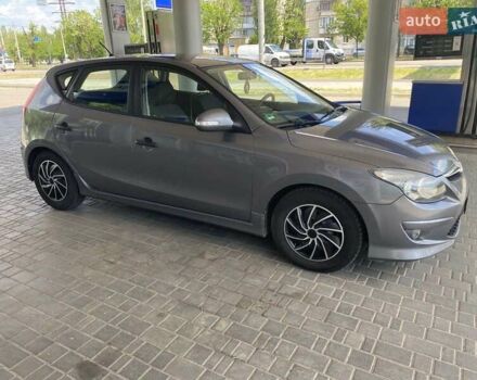 Серый Хендай i30, объемом двигателя 1.4 л и пробегом 136 тыс. км за 7200 $, фото 3 на Automoto.ua