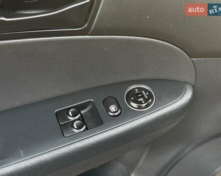 Сірий Хендай i30, об'ємом двигуна 1.4 л та пробігом 162 тис. км за 6490 $, фото 12 на Automoto.ua