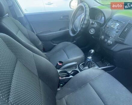 Серый Хендай i30, объемом двигателя 1.4 л и пробегом 295 тыс. км за 6200 $, фото 4 на Automoto.ua