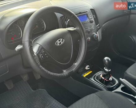 Сірий Хендай i30, об'ємом двигуна 1.4 л та пробігом 162 тис. км за 6490 $, фото 11 на Automoto.ua