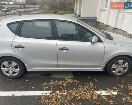 Серый Хендай i30, объемом двигателя 1.4 л и пробегом 195 тыс. км за 6000 $, фото 2 на Automoto.ua