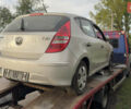 Серый Хендай i30, объемом двигателя 1.4 л и пробегом 200 тыс. км за 2000 $, фото 1 на Automoto.ua