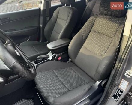 Сірий Хендай i30, об'ємом двигуна 1.4 л та пробігом 162 тис. км за 6490 $, фото 9 на Automoto.ua