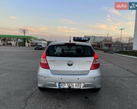 Серый Хендай i30, объемом двигателя 1.4 л и пробегом 178 тыс. км за 8000 $, фото 5 на Automoto.ua