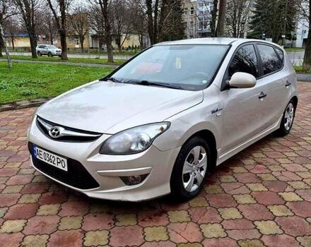 Серый Хендай i30, объемом двигателя 1.6 л и пробегом 200 тыс. км за 7000 $, фото 2 на Automoto.ua