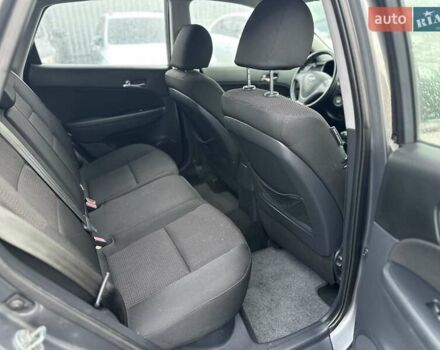 Серый Хендай i30, объемом двигателя 1.6 л и пробегом 208 тыс. км за 6300 $, фото 15 на Automoto.ua