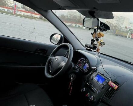 Серый Хендай i30, объемом двигателя 1.4 л и пробегом 178 тыс. км за 8000 $, фото 14 на Automoto.ua