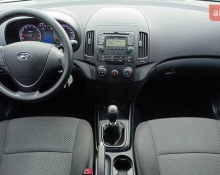Серый Хендай i30, объемом двигателя 1.4 л и пробегом 183 тыс. км за 6018 $, фото 7 на Automoto.ua
