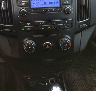 Серый Хендай i30, объемом двигателя 1.58 л и пробегом 230 тыс. км за 7600 $, фото 28 на Automoto.ua