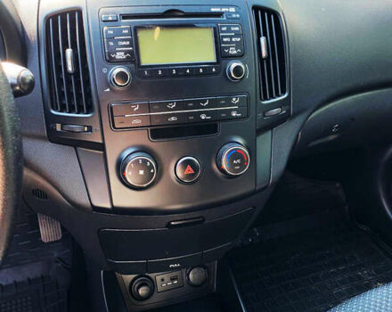 Сірий Хендай i30, об'ємом двигуна 1.4 л та пробігом 120 тис. км за 6700 $, фото 9 на Automoto.ua