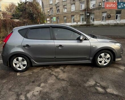 Сірий Хендай i30, об'ємом двигуна 1.4 л та пробігом 162 тис. км за 6490 $, фото 7 на Automoto.ua