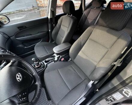 Сірий Хендай i30, об'ємом двигуна 1.4 л та пробігом 162 тис. км за 6490 $, фото 10 на Automoto.ua