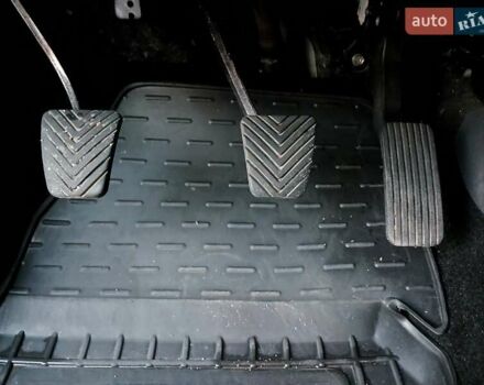 Серый Хендай i30, объемом двигателя 1.4 л и пробегом 178 тыс. км за 8000 $, фото 18 на Automoto.ua