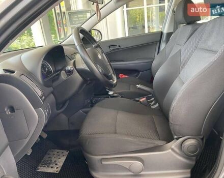 Серый Хендай i30, объемом двигателя 1.4 л и пробегом 136 тыс. км за 7200 $, фото 12 на Automoto.ua