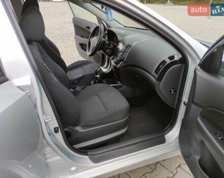 Серый Хендай i30, объемом двигателя 1.4 л и пробегом 214 тыс. км за 6850 $, фото 17 на Automoto.ua