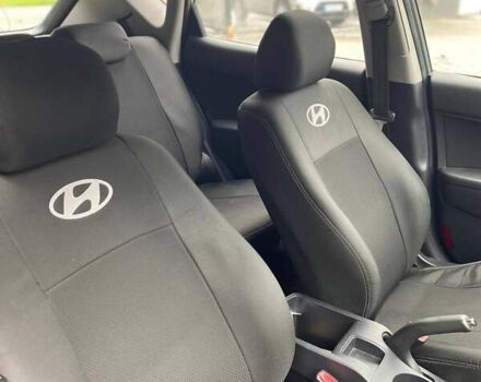 Сірий Хендай i30, об'ємом двигуна 1.4 л та пробігом 176 тис. км за 7000 $, фото 8 на Automoto.ua