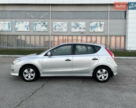 Серый Хендай i30, объемом двигателя 1.4 л и пробегом 178 тыс. км за 8000 $, фото 7 на Automoto.ua