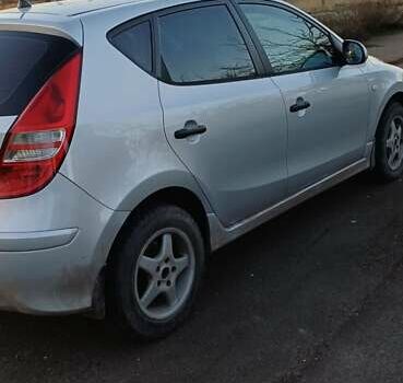 Серый Хендай i30, объемом двигателя 1.58 л и пробегом 230 тыс. км за 7600 $, фото 5 на Automoto.ua