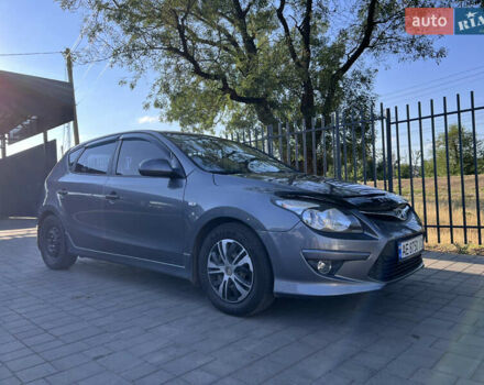 Серый Хендай i30, объемом двигателя 1.6 л и пробегом 184 тыс. км за 7500 $, фото 1 на Automoto.ua