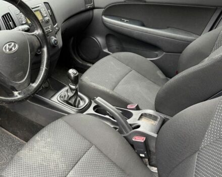 Серый Хендай i30, объемом двигателя 1.4 л и пробегом 177 тыс. км за 6100 $, фото 4 на Automoto.ua