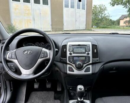 Серый Хендай i30, объемом двигателя 1.6 л и пробегом 165 тыс. км за 7150 $, фото 35 на Automoto.ua