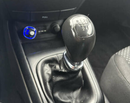 Серый Хендай i30, объемом двигателя 1.4 л и пробегом 300 тыс. км за 6200 $, фото 13 на Automoto.ua