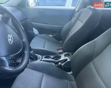 Серый Хендай i30, объемом двигателя 1.4 л и пробегом 295 тыс. км за 6200 $, фото 12 на Automoto.ua