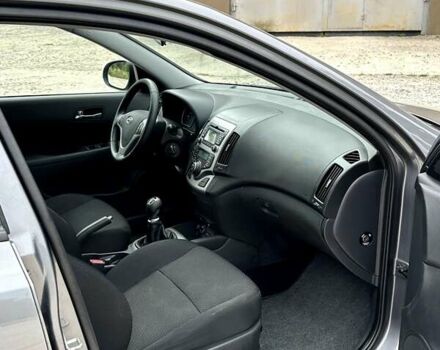 Серый Хендай i30, объемом двигателя 1.6 л и пробегом 165 тыс. км за 7150 $, фото 36 на Automoto.ua