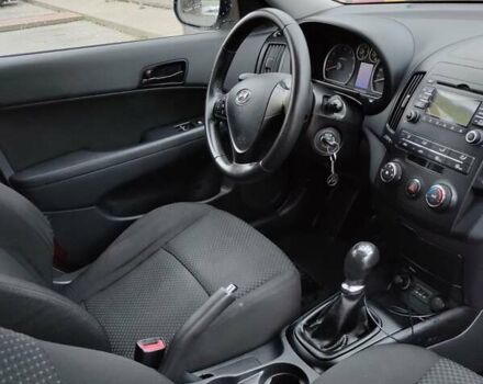 Серый Хендай i30, объемом двигателя 1.4 л и пробегом 175 тыс. км за 6000 $, фото 26 на Automoto.ua
