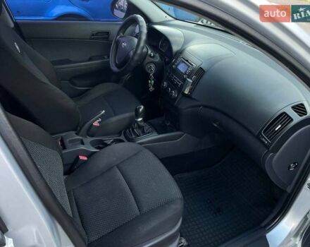 Сірий Хендай i30, об'ємом двигуна 1.4 л та пробігом 166 тис. км за 6300 $, фото 16 на Automoto.ua