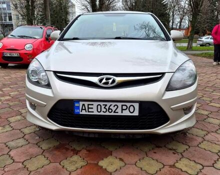 Серый Хендай i30, объемом двигателя 1.6 л и пробегом 200 тыс. км за 7000 $, фото 2 на Automoto.ua