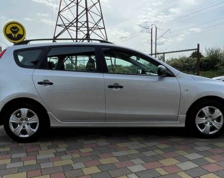 Серый Хендай i30, объемом двигателя 1.6 л и пробегом 245 тыс. км за 7500 $, фото 7 на Automoto.ua