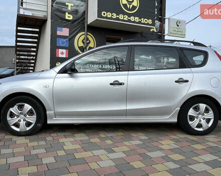 Сірий Хендай i30, об'ємом двигуна 1.58 л та пробігом 245 тис. км за 7500 $, фото 3 на Automoto.ua