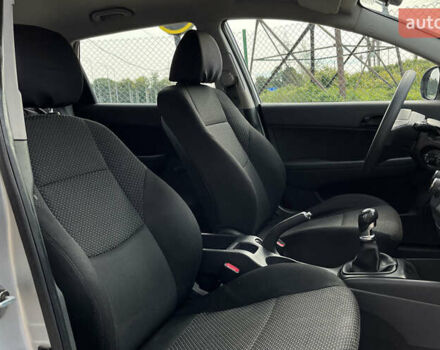 Сірий Хендай i30, об'ємом двигуна 1.58 л та пробігом 245 тис. км за 7500 $, фото 15 на Automoto.ua