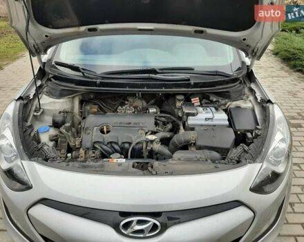 Серый Хендай i30, объемом двигателя 1.4 л и пробегом 72 тыс. км за 9500 $, фото 4 на Automoto.ua