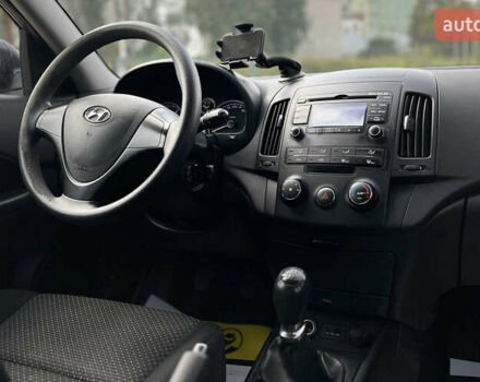 Сірий Хендай i30, об'ємом двигуна 1.58 л та пробігом 245 тис. км за 7500 $, фото 9 на Automoto.ua