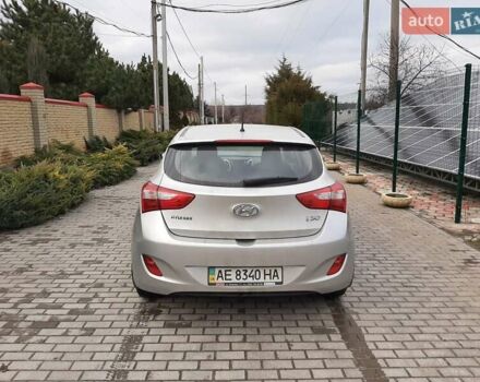 Серый Хендай i30, объемом двигателя 1.4 л и пробегом 72 тыс. км за 9500 $, фото 5 на Automoto.ua